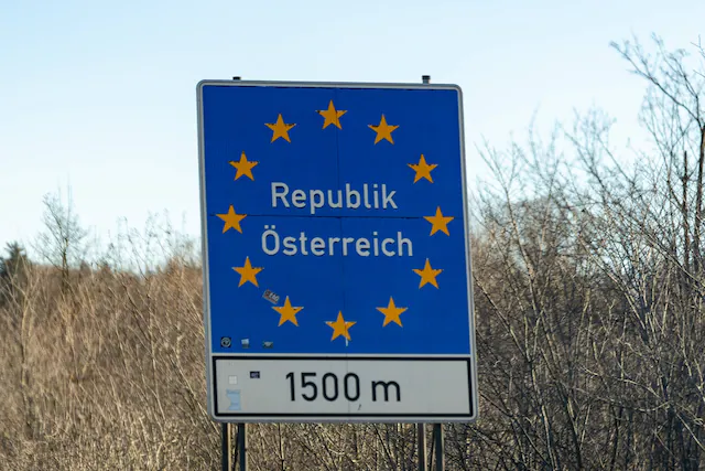 Rakúsko sprísňuje kontroly: čo čaká slovenských vodičov od 2026?