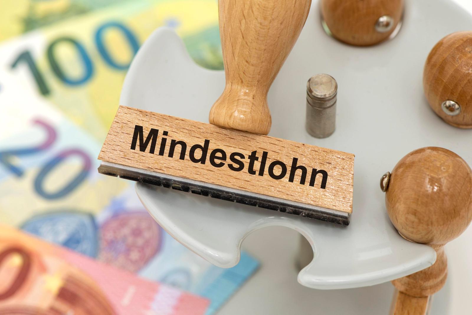 Zvýšenie minimálnej mzdy od 2026: čo to znamená pre minijobberov a zamestnávateľov